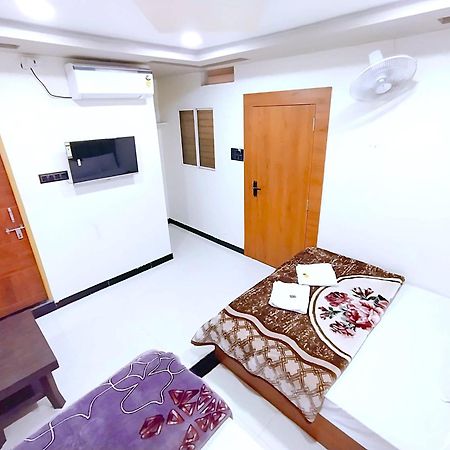 Hotel Shreem 乌贾因 外观 照片