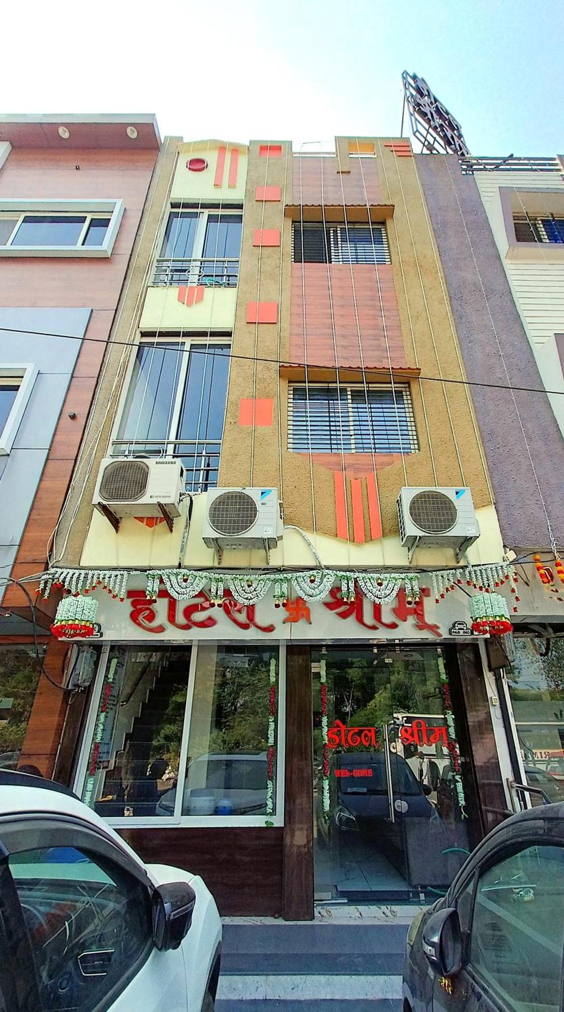 Hotel Shreem 乌贾因 外观 照片