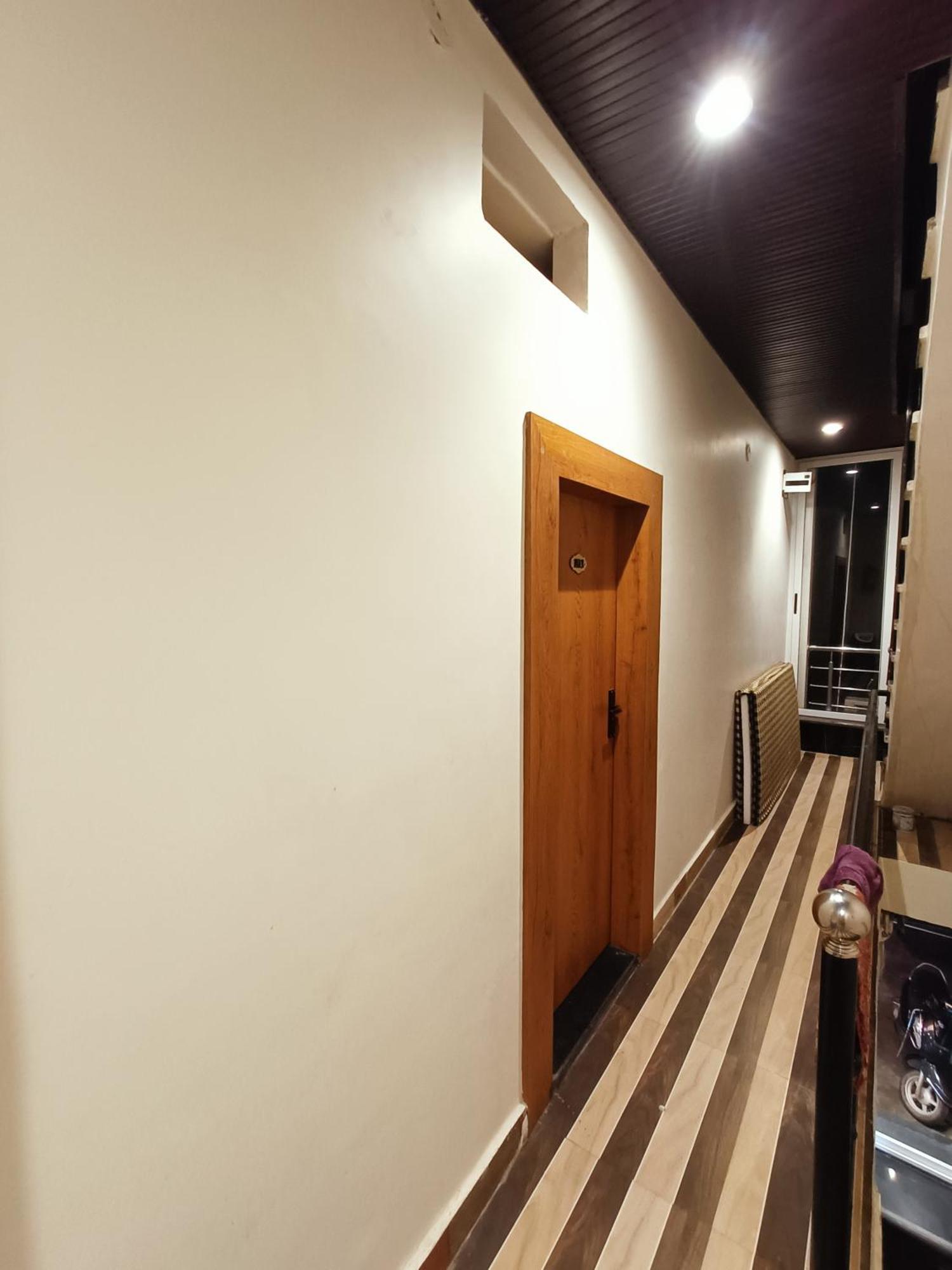 Hotel Shreem 乌贾因 外观 照片