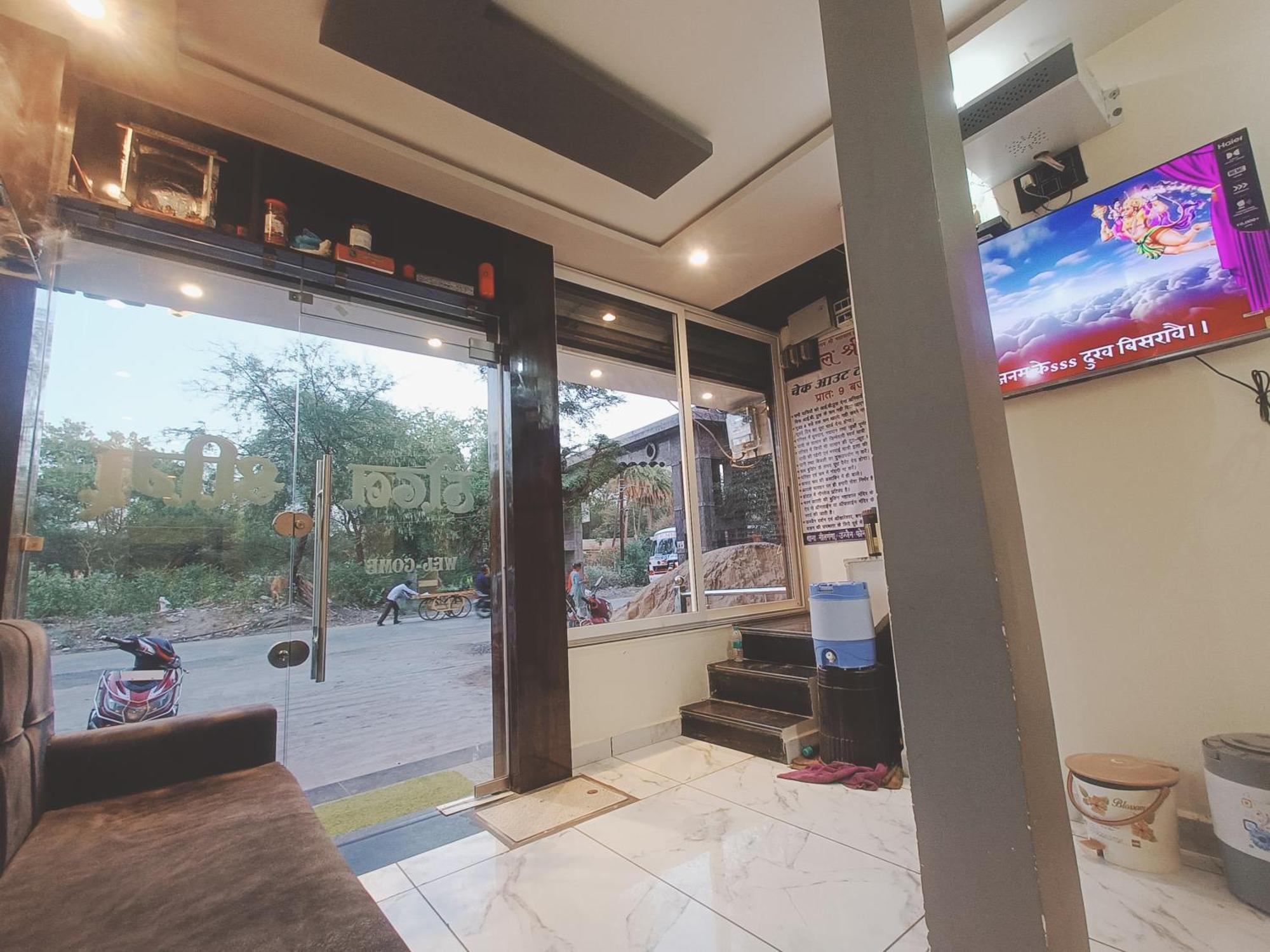 Hotel Shreem 乌贾因 外观 照片