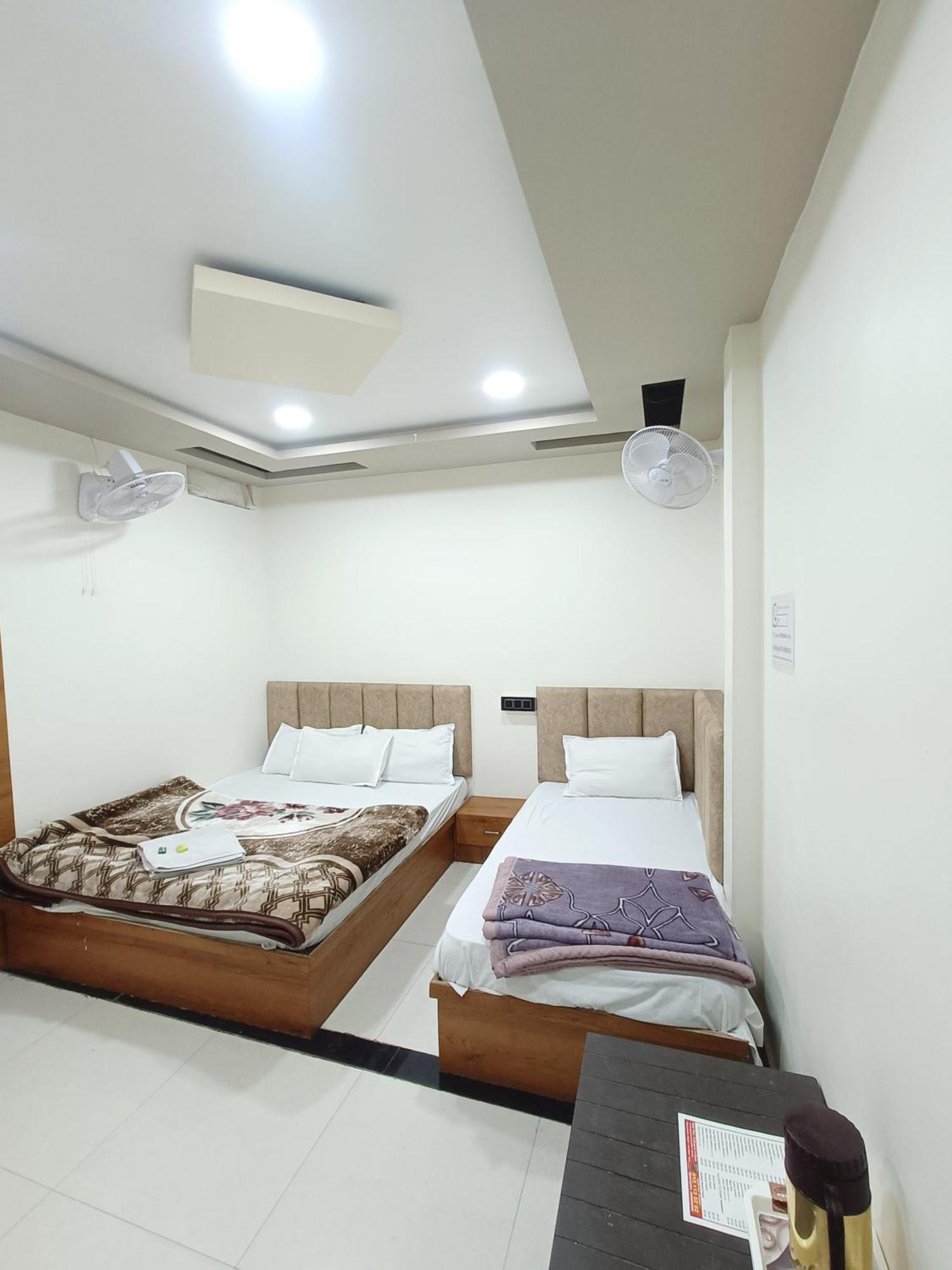 Hotel Shreem 乌贾因 客房 照片