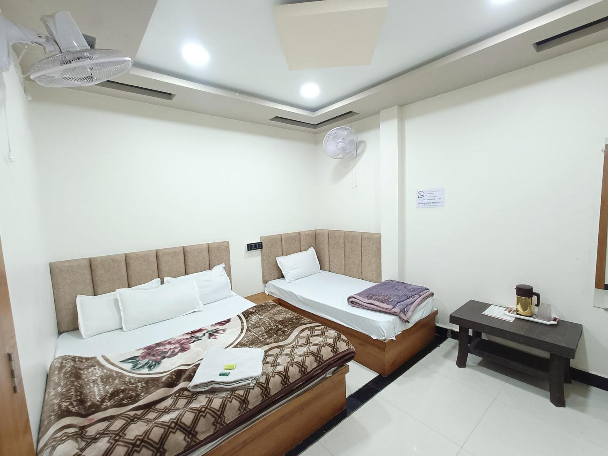 Hotel Shreem 乌贾因 客房 照片