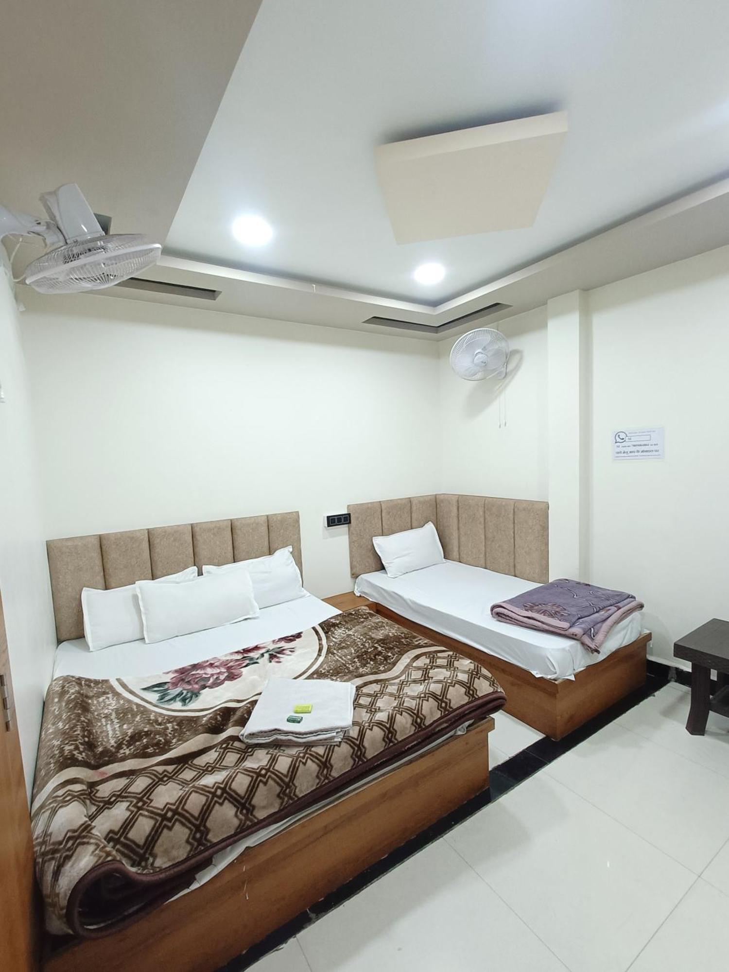 Hotel Shreem 乌贾因 客房 照片