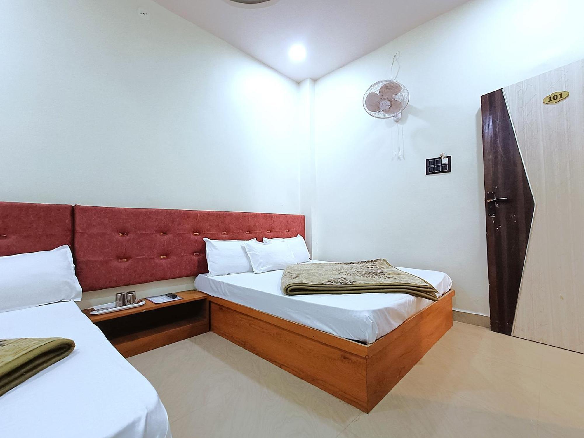 Hotel Shreem 乌贾因 外观 照片