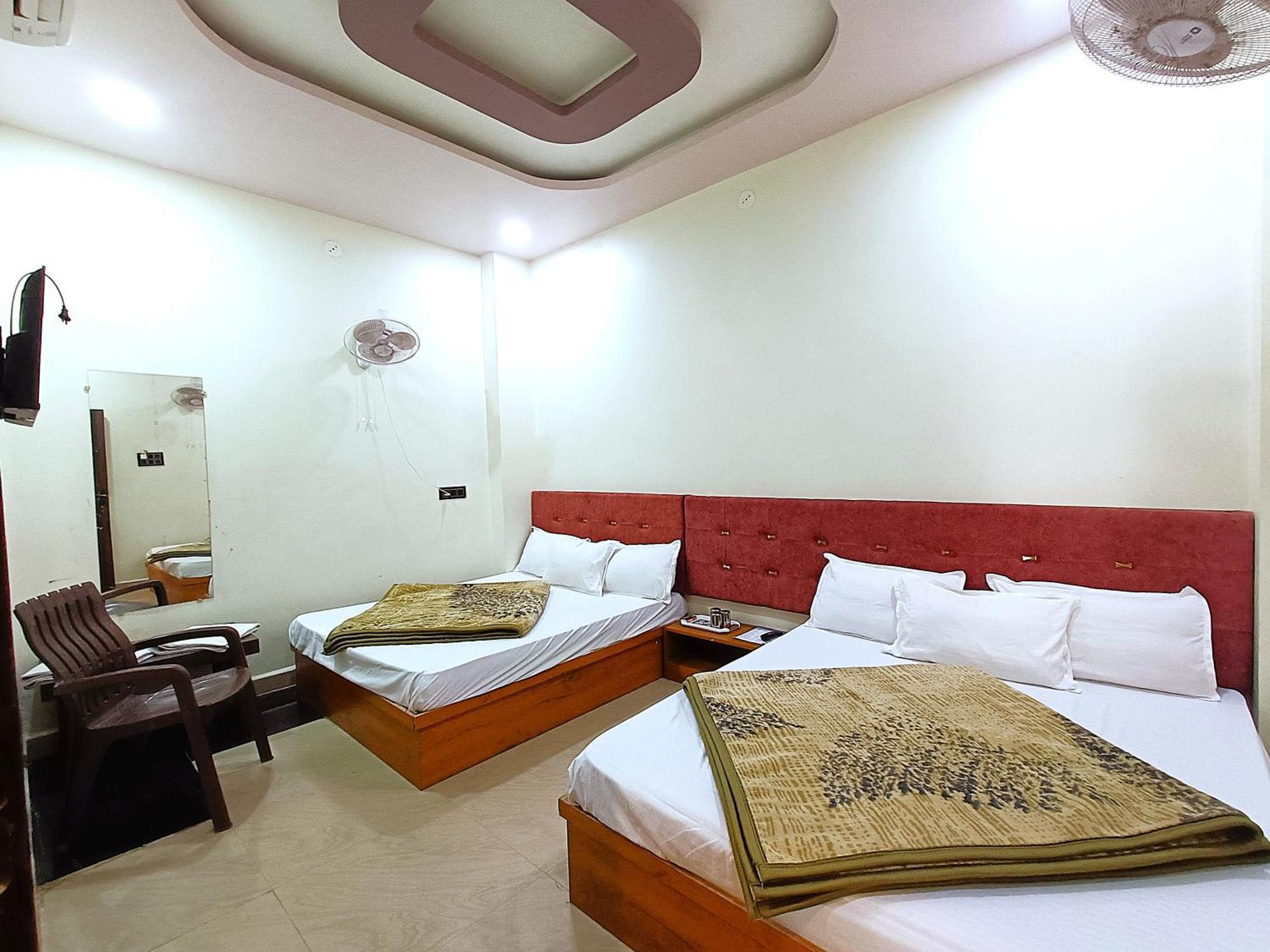 Hotel Shreem 乌贾因 外观 照片