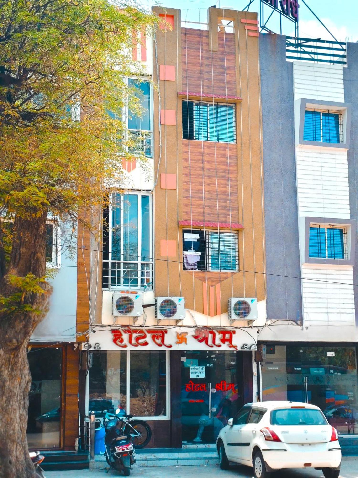 Hotel Shreem 乌贾因 外观 照片